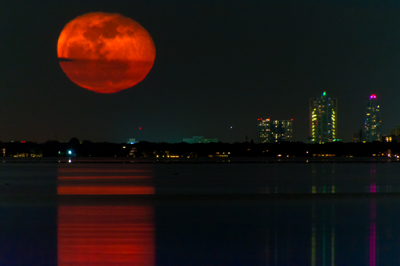 18-300mm lens at 300mm with 2x teleconverter @ ISO 800 f/6.3, 2 seconds
